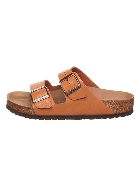Birkenstock Klapki "Arizona" w kolorze pomarańczowym rozmiar: 37. Pomarańczowe klapki damskie Birkenstock, bez wzorów, bez obcasa. Za 306.73 zł.