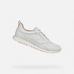 Buty GEOX D SUKIE 2.0 Biały. Białe obuwie trekkingowe damskie Geox. Za 423.99 zł.