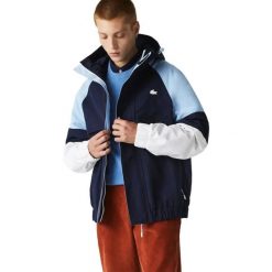 Kurtka turystyczna męska Lacoste. Niebieskie kurtki męskie Lacoste, na jesień, m, z aplikacjami, z tkaniny, eleganckie, z kapturem. Za 677.00 zł.