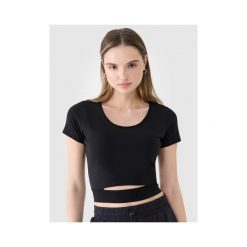 T-shirt crop top gładki damski 4F 4FRSS25TTSHF2695. Czarne topy damskie 4f, bez wzorów, z bawełny, bez kołnierzyka. Za 34.99 zł.