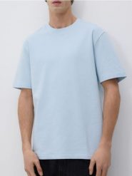 T-shirt comfort z nadrukiem na plecach - jasnoniebieski. Niebieskie t-shirty męskie Reserved, l, bez wzorów, z bawełny, bez kołnierzyka. Za 79.99 zł.