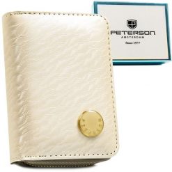 Mały portfel damski w kolorze ecru zamykany na zatrzask i suwak, wykonany ze skóry naturalnej i ekologicznej - Peterson. Portfele damskie Peterson, bez wzorów, ze skóry ekologicznej. Za 68.99 zł.