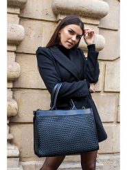 Victor & Hugo Paris Skórzana torebka "Nina" w kolorze czarnym - 37 x 27 x 12 cm rozmiar: onesize. Czarne torebki klasyczne damskie Victor & Hugo Paris, bez wzorów, z materiału, bez dodatków. Za 368.09 zł.