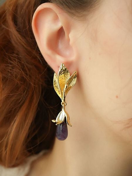 L'Atelier de Gaia Pozłacane kolczyki-wkrętki z ametystami rozmiar: onesize. Różowe kolczyki damskie L'Atelier de Gaia, z ametystem, pozłacane. Za 84.79 zł.