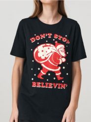 Bawełniana koszulka z nadrukiem świątecznym - czarny. Czarne t-shirty damskie Sinsay, l, bez wzorów, z bawełny, bez kołnierzyka. W wyprzedaży za 8.99 zł.