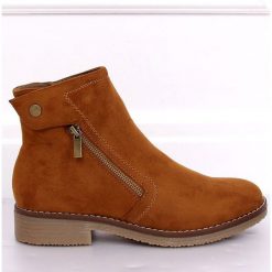 Brązowe Botki sztyblety damskie camel 8B908 Camel. Brązowe botki damskie ButyModne, z zamszu, bez obcasa, na płaskiej podeszwie, bez zapięcia. W wyprzedaży za 129.00 zł.