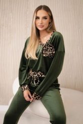 Komplet welurowy z ozdobną broszką khaki. Brązowe broszki damskie Włoski. Za 263.47 zł.