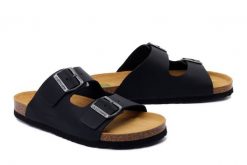 DR. BRINKMANN 600390-1 schwarz, klapki profilaktyczne damskie. Czarne klapki damskie Dr. Brinkmann, bez wzorów, ze skóry, bez obcasa. Za 284.90 zł.