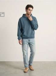 Bluza hoodie z napisem Stay Positive - niebieski. Niebieskie bluzy bez kaptura męskie Sinsay, bez wzorów, sportowe, bez kołnierzyka, bez ramiączek. Za 49.99 zł.