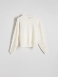 Sweter regular z wiskozą - kremowy. Białe swetry klasyczne damskie Reserved, l, z dzianiny, bez kołnierzyka. W wyprzedaży za 79.99 zł.