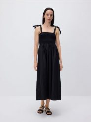 Sukienka midi z wiązaniami - czarny. Czarne sukienki damskie Reserved, l, bez wzorów, z bawełny, bez kołnierzyka, bez ramiączek, midi, rozkloszowane. Za 139.99 zł.