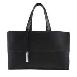 Torebka Calvin Klein. Czarne torebki klasyczne damskie CALVIN KLEIN, bez wzorów, bez dodatków. Za 349.99 zł.