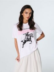Bawełniana koszulka z motywem Westernowym - biały. Białe t-shirty damskie Sinsay, l, bez wzorów, z bawełny, bez kołnierzyka. W wyprzedaży za 17.99 zł.