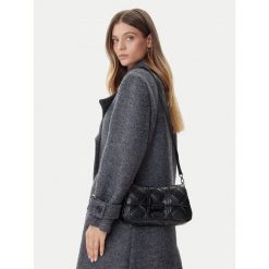 Torebka Emporio Armani. Brązowe listonoszki damskie Emporio Armani, bez wzorów, bez dodatków. Za 869.99 zł.