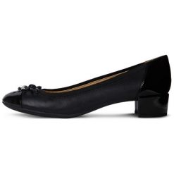 Geox czółenka damskie Carey 36 czarne. Czarne czółenka damskie Geox, bez wzorów, bez obcasa. W wyprzedaży za 375.00 zł.