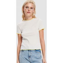 T-shirt z prążkowanej dzianiny - Kremowy. Białe koszulki dziewczęce Reserved, bez wzorów, z dzianiny, bez ramiączek. Za 34.99 zł.