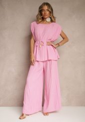 Różowy Komplet Spodnie o Szerokim Kroju i Bluzka z Usztywnioną Linią Ramion Nilamira. Czerwone spodnie materiałowe damskie Renee, bez wzorów, eleganckie. Za 129.99 zł.