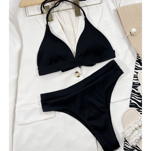 Dwuczęściowy strój kąpielowy z regulowanymi ramiączkami Natalia. Zielone bikini damskie Intica, bez wzorów. Za 129.00 zł.