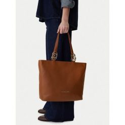 Torebka LOVE MOSCHINO. Brązowe torebki klasyczne damskie Love Moschino, bez wzorów, bez dodatków. Za 869.00 zł.