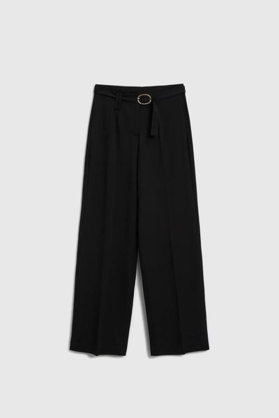 Spodnie w kant z paskiem czarne. Czarne spodnie materiałowe damskie MOODO, bez wzorów, z elastanu. Za 159.99 zł.