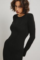 Dopasowana sukienka z finezyjną strukturą w kolorze TOTALLY BLACK - BLANCA. Czarne sukienki damskie Marsala, na imprezę, s, bez wzorów, z elastanu, bez kołnierzyka, bez ramiączek, mini, bodycon. Za 269.90 zł.