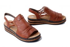 RIEKER 62962-22 brown, sandały damskie. Brązowe sandały damskie Rieker, bez wzorów, bez obcasa, na koturnie. Za 299.90 zł.