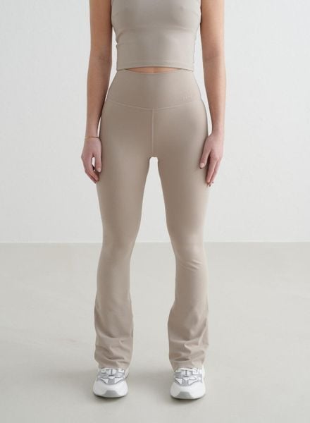 Damskie legginsy rozszerzane wysoki stan squat proof dla niskich Sense brązowe. Brązowe legginsy damskie Aim'n, s, bez wzorów, z elastanu. Za 339.00 zł.