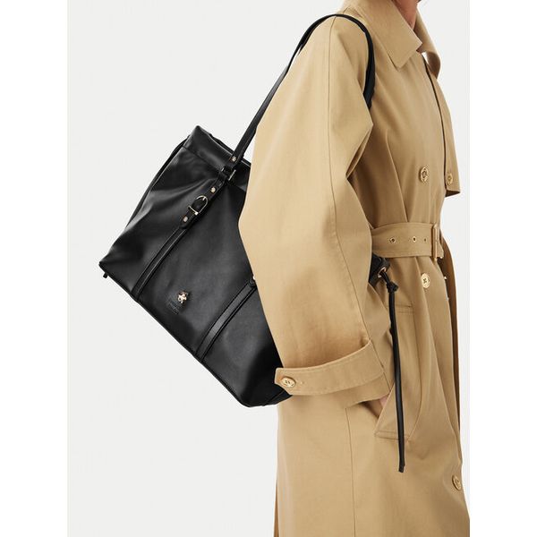 Torebka Beverly Hills Polo Club. Czarne torebki klasyczne damskie Beverly Hills Polo Club, bez wzorów, bez dodatków. Za 229.99 zł.