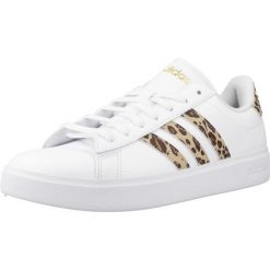 Buty ADIDAS GRAND COURT 2.0 Biały. Białe obuwie trekkingowe damskie Adidas. W wyprzedaży za 347.30 zł.