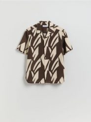 Koszula regular z dodatkiem lnu - ciemnobrązowy. Brązowe koszule męskie Reserved, l, bez wzorów, z wiskozy, bez kołnierzyka, bez ramiączek. Za 139.99 zł.