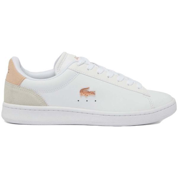 Buty sportowe trampki damskie Lacoste Carnaby. Białe trampki i tenisówki damskie Lacoste, bez wzorów. Za 369.00 zł.