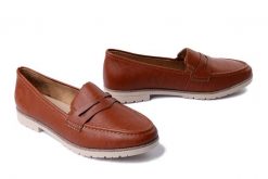 RIEKER 45300-24 brown, półbuty damskie. Brązowe półbuty damskie Rieker, bez wzorów, bez obcasa, na obcasie. Za 223.93 zł.