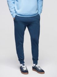 Spodnie męskie dresowe ze ściągaczem przy nogawce BASIC jogger - granatowe V4. Niebieskie spodnie dresowe męskie Ombre Clothing, z aplikacjami, z bawełny. W wyprzedaży za 118.99 zł.