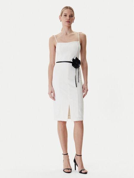 Guess Sukienka koktajlowa W6RK0G KC9O0 Écru Regular Fit. Sukienki damskie Guess, xxl, z aplikacjami, z syntetyku, wizytowe, bez kołnierzyka, bez ramiączek. Za 599.99 zł.