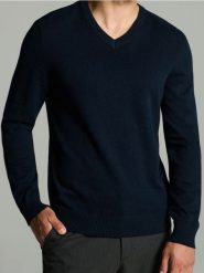 Sweter z dekoltem w serek - granatowy. Niebieskie swetry męskie Sinsay, l, bez wzorów, bez kołnierzyka. Za 39.99 zł.
