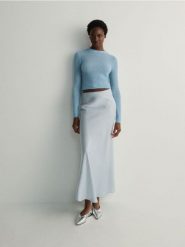 Sweter z wełną - jasnoniebieski. Niebieskie swetry klasyczne damskie Reserved, l, z wełny, bez kołnierzyka. W wyprzedaży za 59.99 zł.