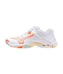 Damskie buty halowe Mizuno Wave Lightning Z. Białe buty sportowe na co dzień damskie Mizuno, bez wzorów, z materiału, do siatkówki, mizuno wave. Za 563.85 zł.