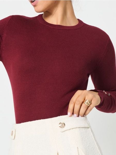 Sweter z ozdobnymi guzikami - bordowy. Czerwone swetry klasyczne damskie Sinsay, l, bez kołnierzyka. Za 35.99 zł.