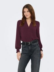 ONLY Bluzka w kolorze bordowym rozmiar: XL. Czerwone bluzki damskie Only, xl, bez wzorów, bez kołnierzyka, bez ramiączek. Za 129.95 zł.