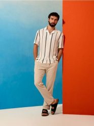 Wiskozowa koszula w paski - biały. Białe koszule męskie Sinsay, l, bez wzorów, z wiskozy, bez kołnierzyka, bez ramiączek. Za 39.99 zł.