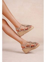 Foreverfolie Sandały w kolorze khaki na koturnie rozmiar: 39. Brązowe sandały damskie Foreverfolie, bez wzorów, bez obcasa, na koturnie. Za 113.99 zł.