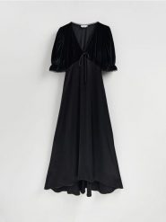 Sukienka z wiskozy - czarny. Czarne sukienki damskie Reserved, l, bez wzorów, z tkaniny, bez kołnierzyka, bez ramiączek. Za 229.99 zł.