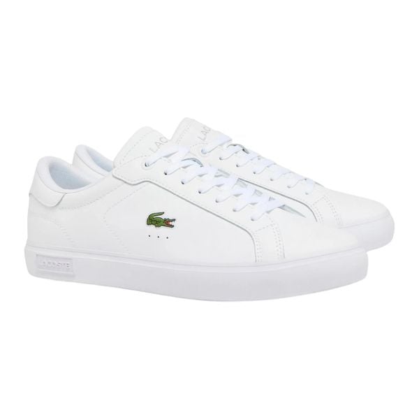 Tenisówki Lacoste Model Powercourt Kolor Biały. Białe trampki i tenisówki męskie Lacoste, bez wzorów, z gumy, bez zapięcia. Za 352.50 zł.
