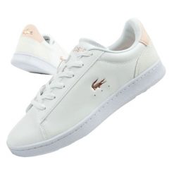 Buty Lacoste Carnaby 748SUJ00021Y9 białe. Białe buty sportowe na co dzień damskie bez wzorów, ze skóry ekologicznej. Za 466.89 zł.