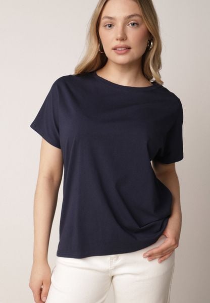 Granatowy T-shirt Bawełniany Klasyczny o Fasonie Oversize z Dłuższym Tyłem Nemedora. Niebieskie t-shirty damskie Born2be, s, bez wzorów, z bawełny, bez kołnierzyka. Za 24.99 zł.