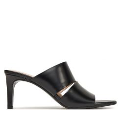 Klapki Calvin Klein. Czarne klapki damskie CALVIN KLEIN, bez wzorów, bez obcasa. Za 409.99 zł.