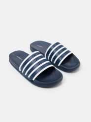 Klapki w paski - granatowy. Niebieskie klapki i japonki męskie Sinsay. Za 29.99 zł.