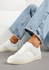 Białe Sneakersy Typu Tenisówki z Ozdobnymi Paskami Amodelle. Białe trampki i tenisówki damskie Born2be, bez wzorów, z jeansu. Za 84.99 zł.