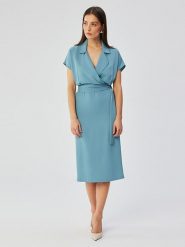 Stylove Sukienka w kolorze błękitnym rozmiar: XXL. Niebieskie sukienki damskie Stylove, na co dzień, xxl, bez wzorów, bez kołnierzyka, bez ramiączek, midi, proste. Za 224.99 zł.