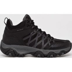 Skechers - Buty. Czarne buty trekkingowe męskie Skechers, z materiału, bez zapięcia, outdoorowe. W wyprzedaży za 229.90 zł.